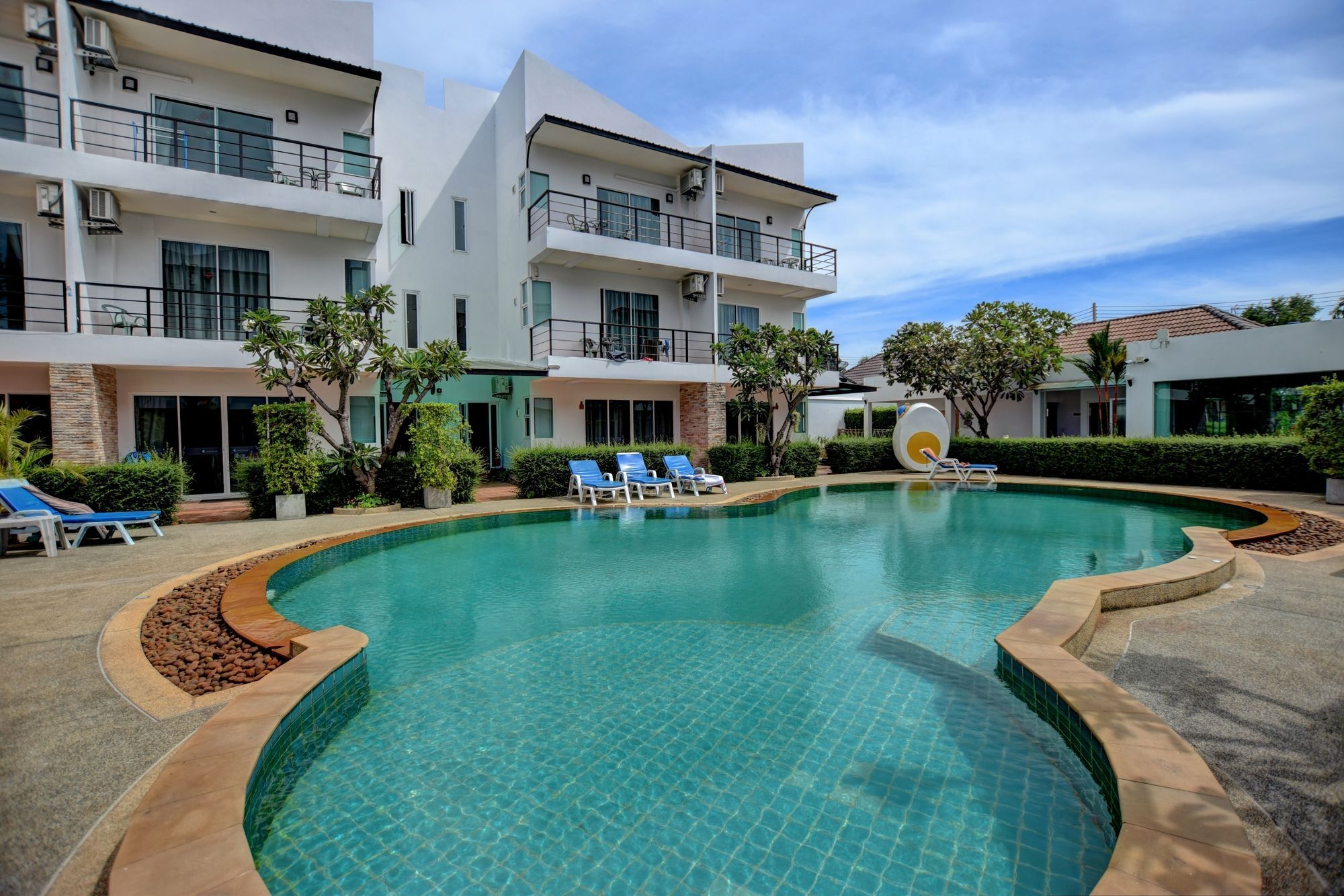 Pool Access 89 @Rawai Hotel Екстериор снимка